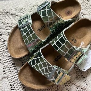 Birkenstocks Iridescent green